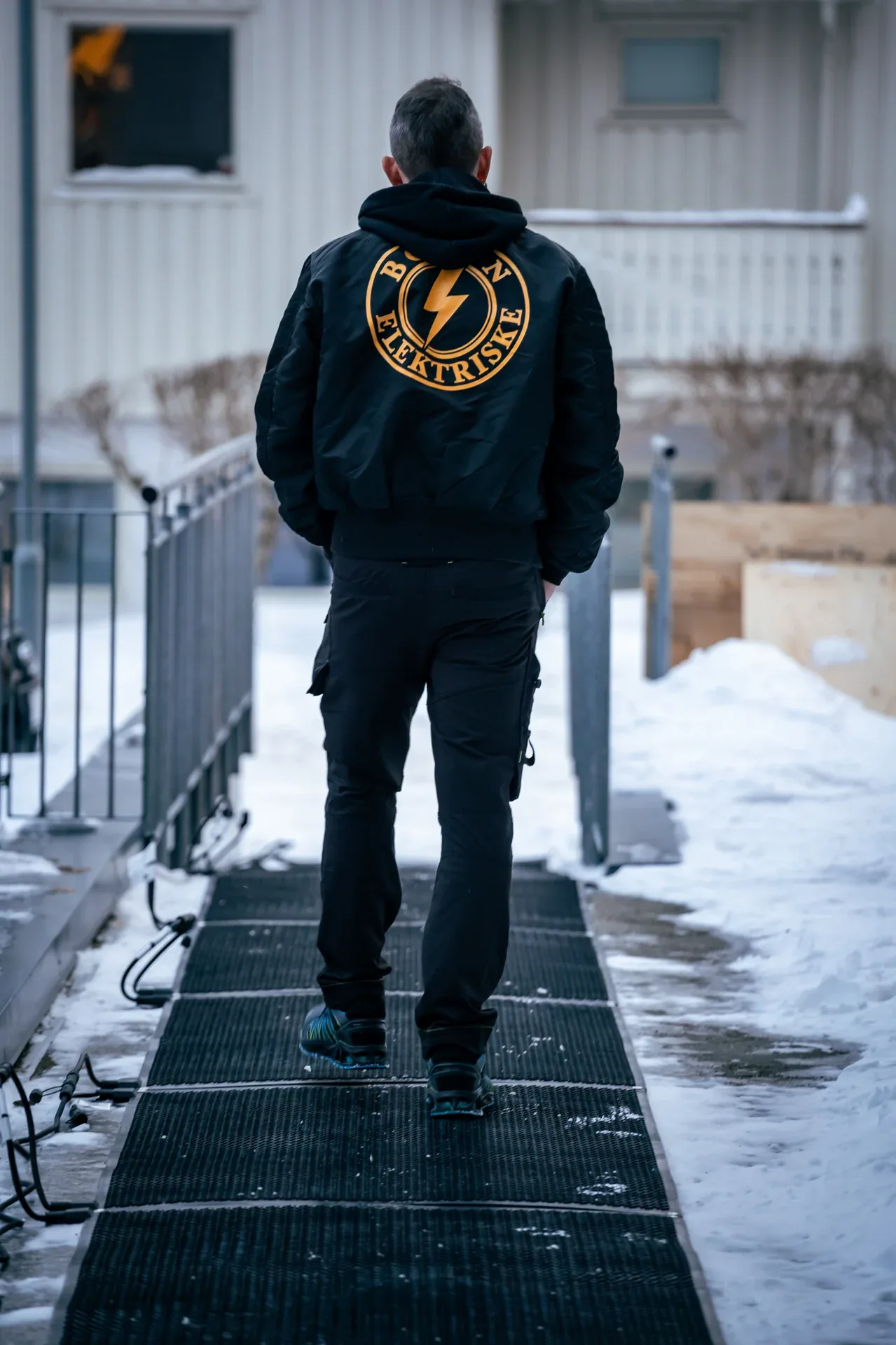 Elektriker fra Bodin Elektriske på vei til oppdrag